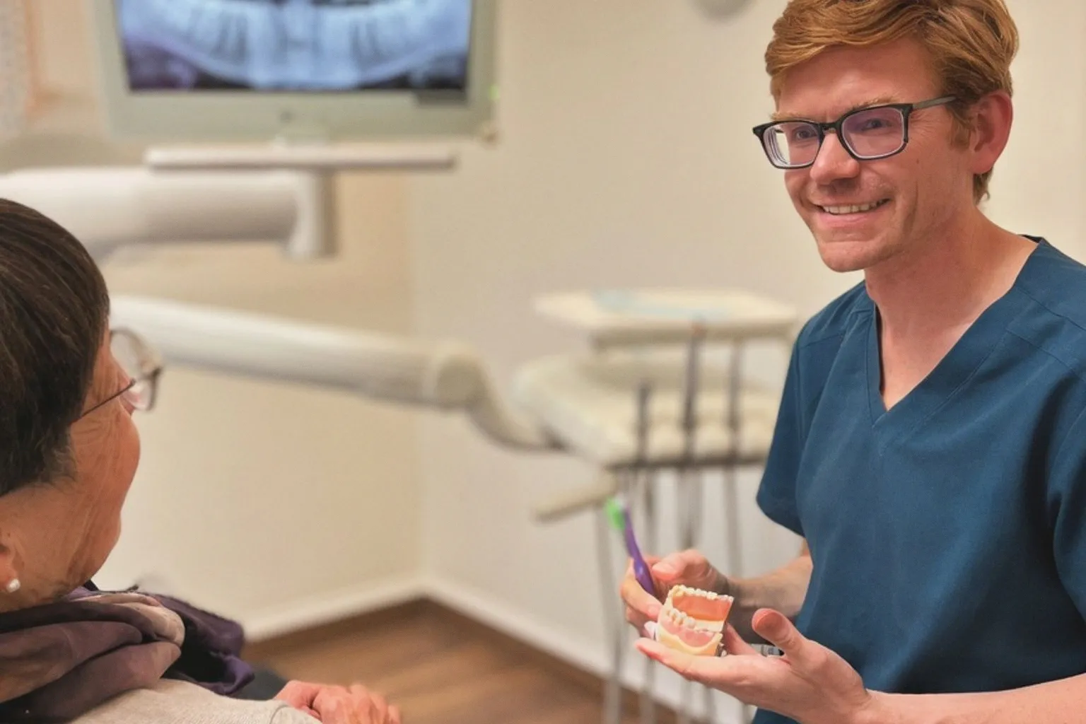 Posterior Mandibulada İmplant Yükleme Zamanlamasının Bukkal ve Lingual Kemik Kalınlığına Etkisi